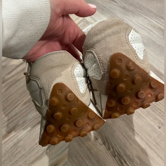 New Balance 327 - Picture 5 of 11